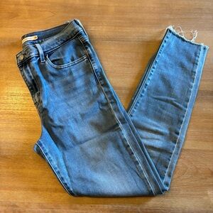 Levi’s Classic 720 High Rise Super Skinny Blue Women's Jeans, Raw Hem, Size 28
